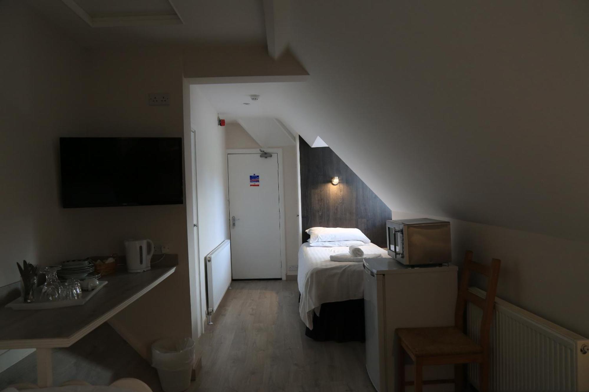 Debden Guest House Ґіллінґдон Номер фото