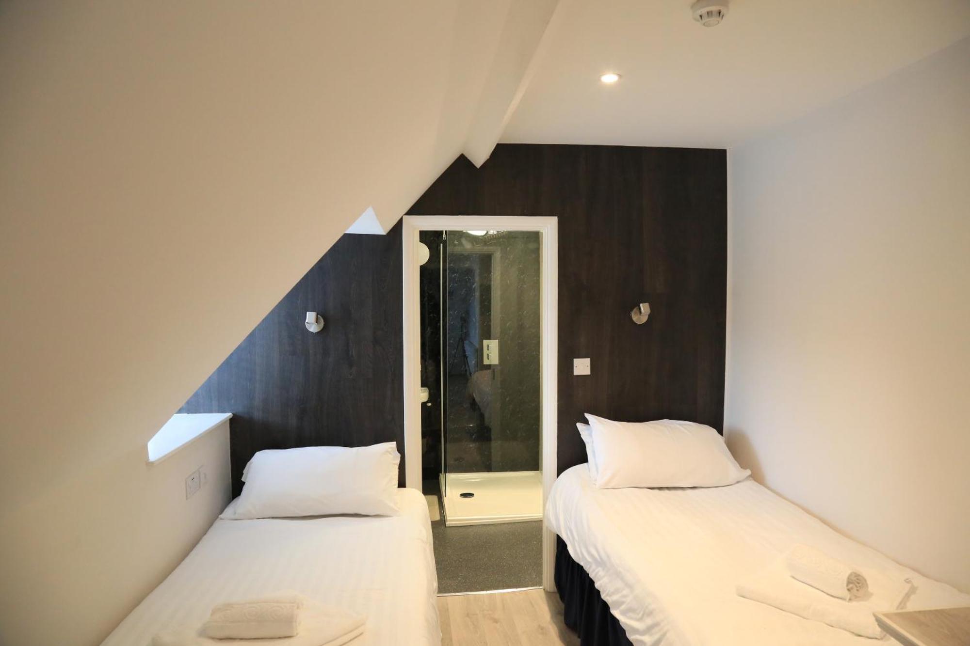 Debden Guest House Ґіллінґдон Номер фото