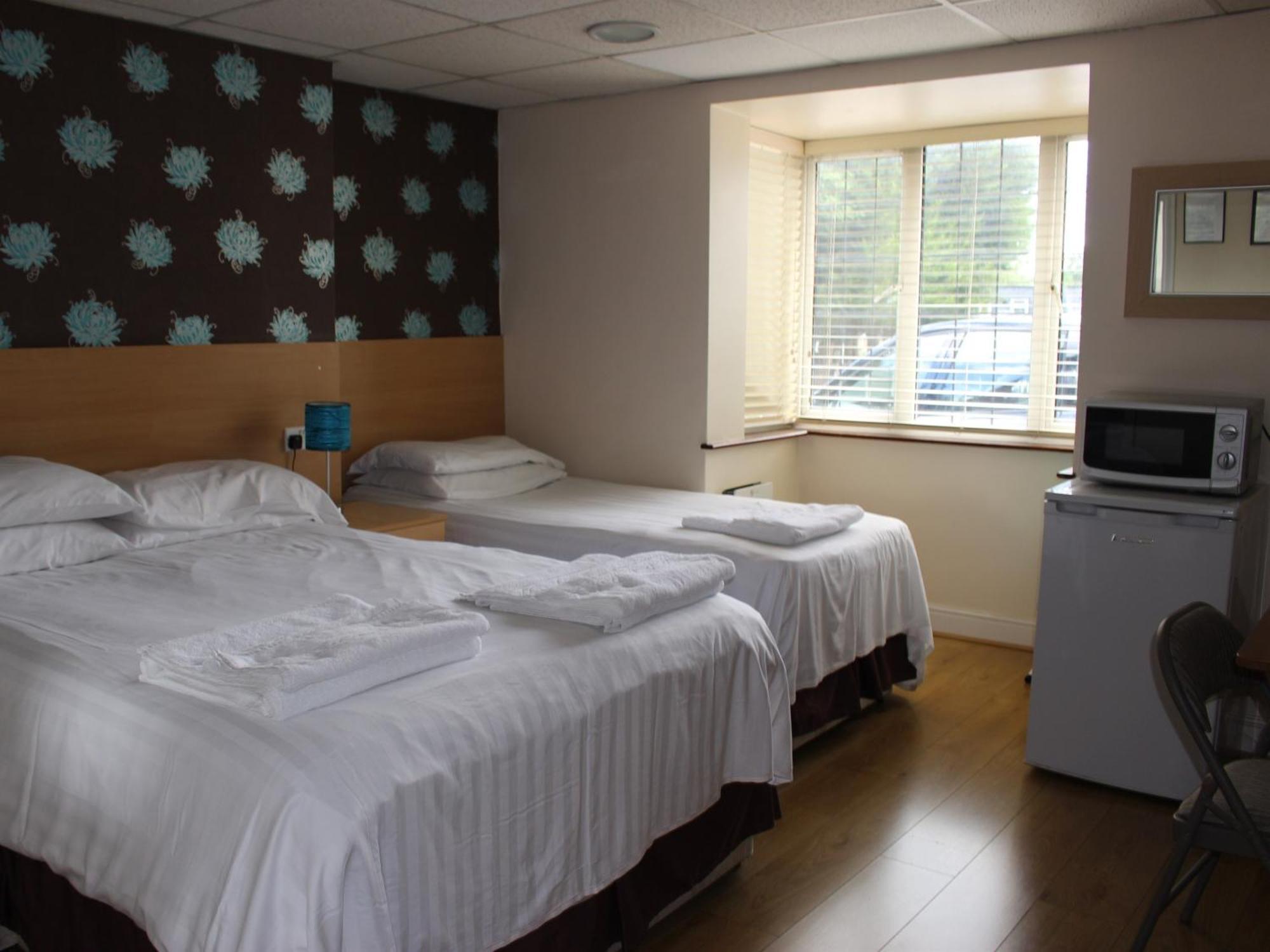 Debden Guest House Ґіллінґдон Екстер'єр фото