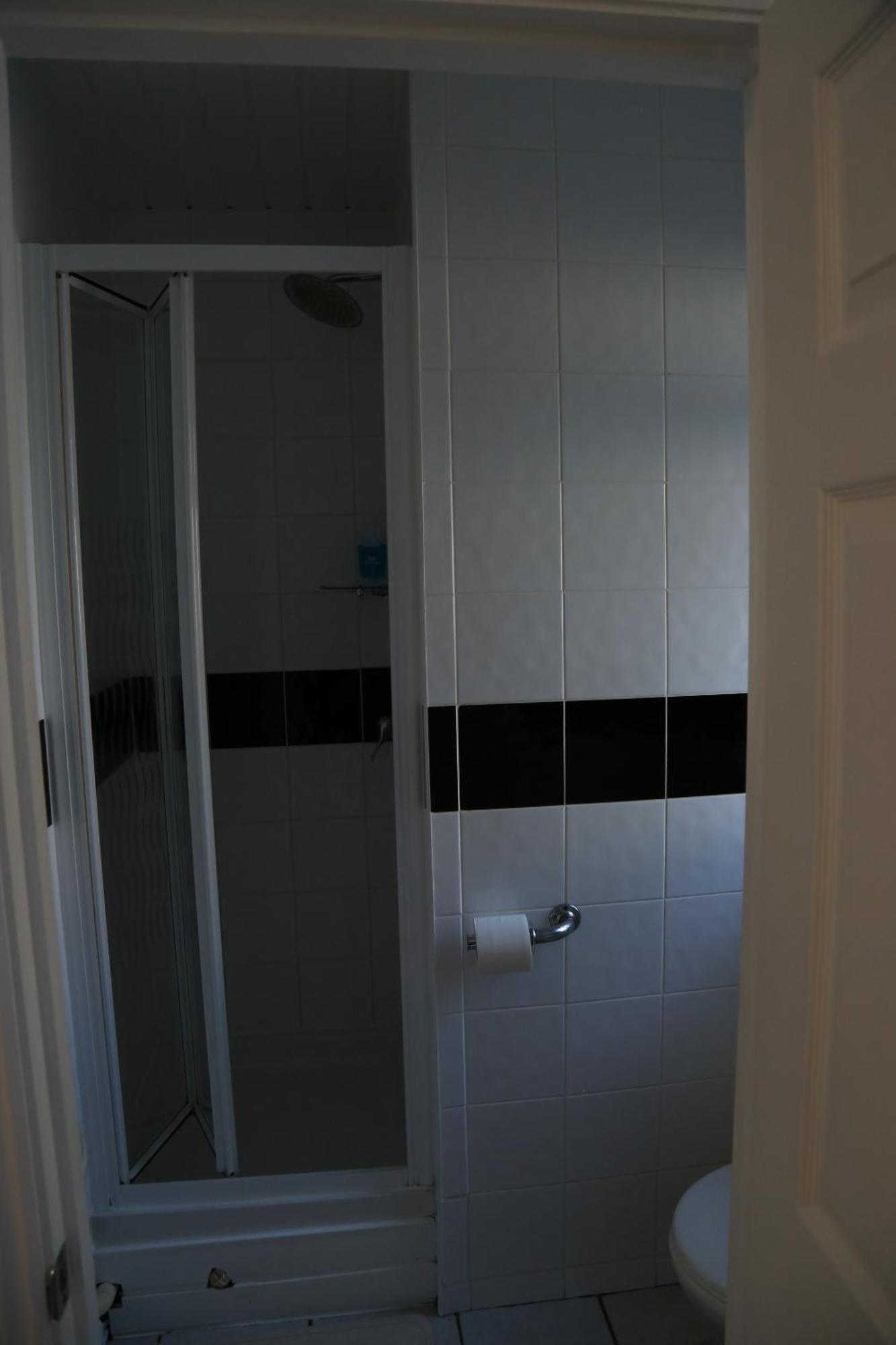 Debden Guest House Ґіллінґдон Номер фото