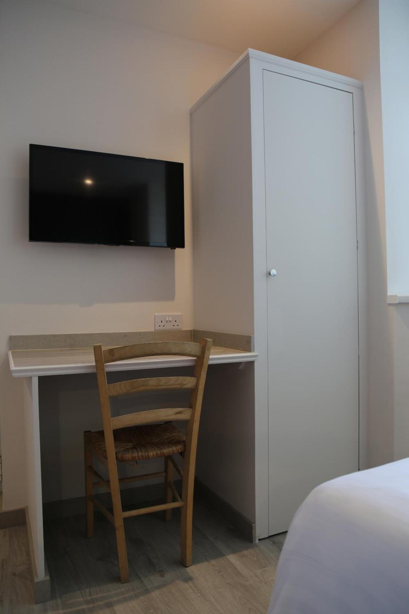 Debden Guest House Ґіллінґдон Номер фото