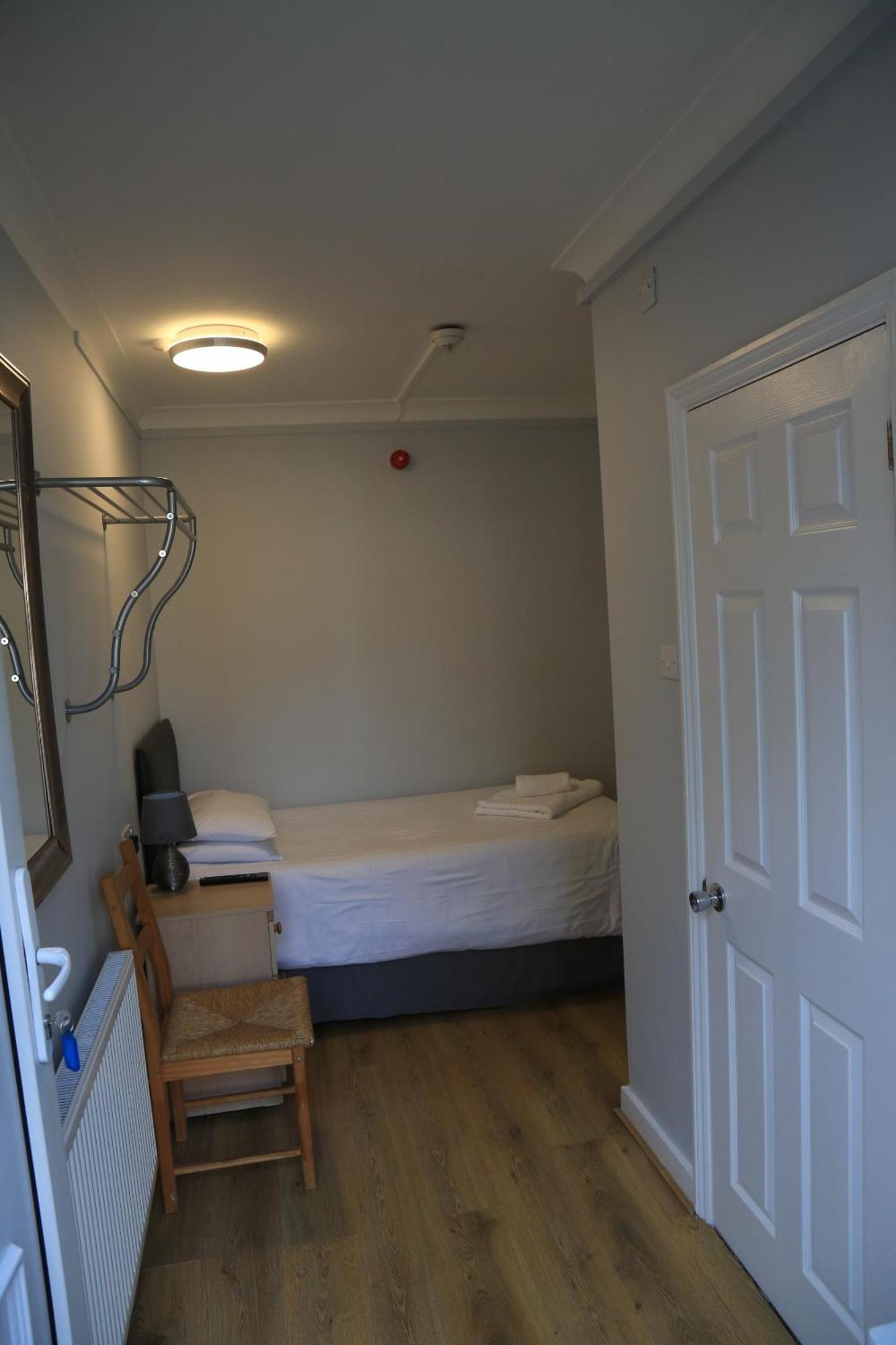 Debden Guest House Ґіллінґдон Номер фото