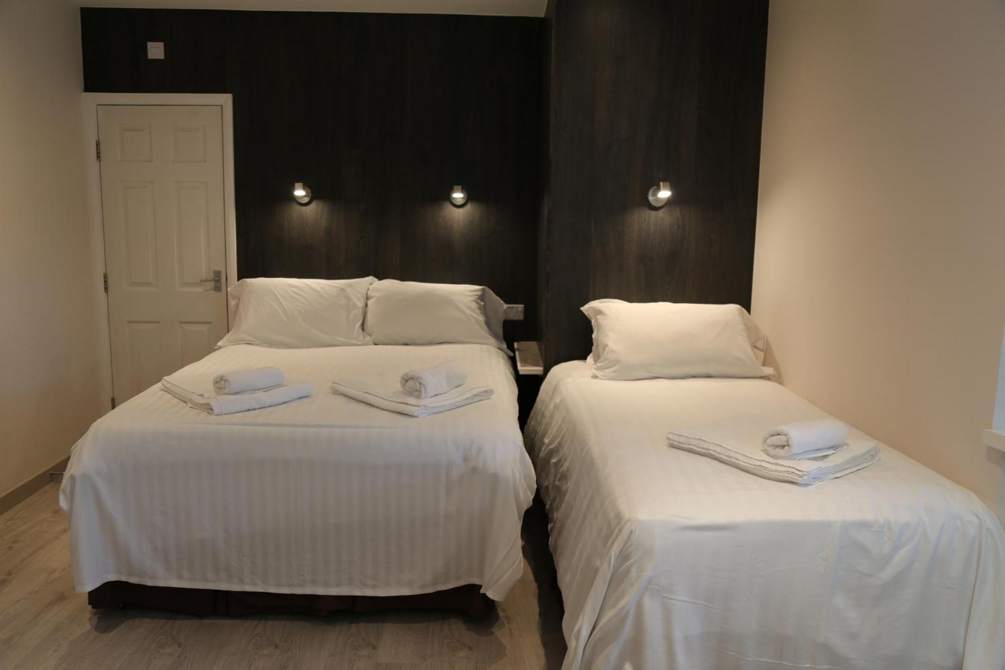 Debden Guest House Ґіллінґдон Екстер'єр фото