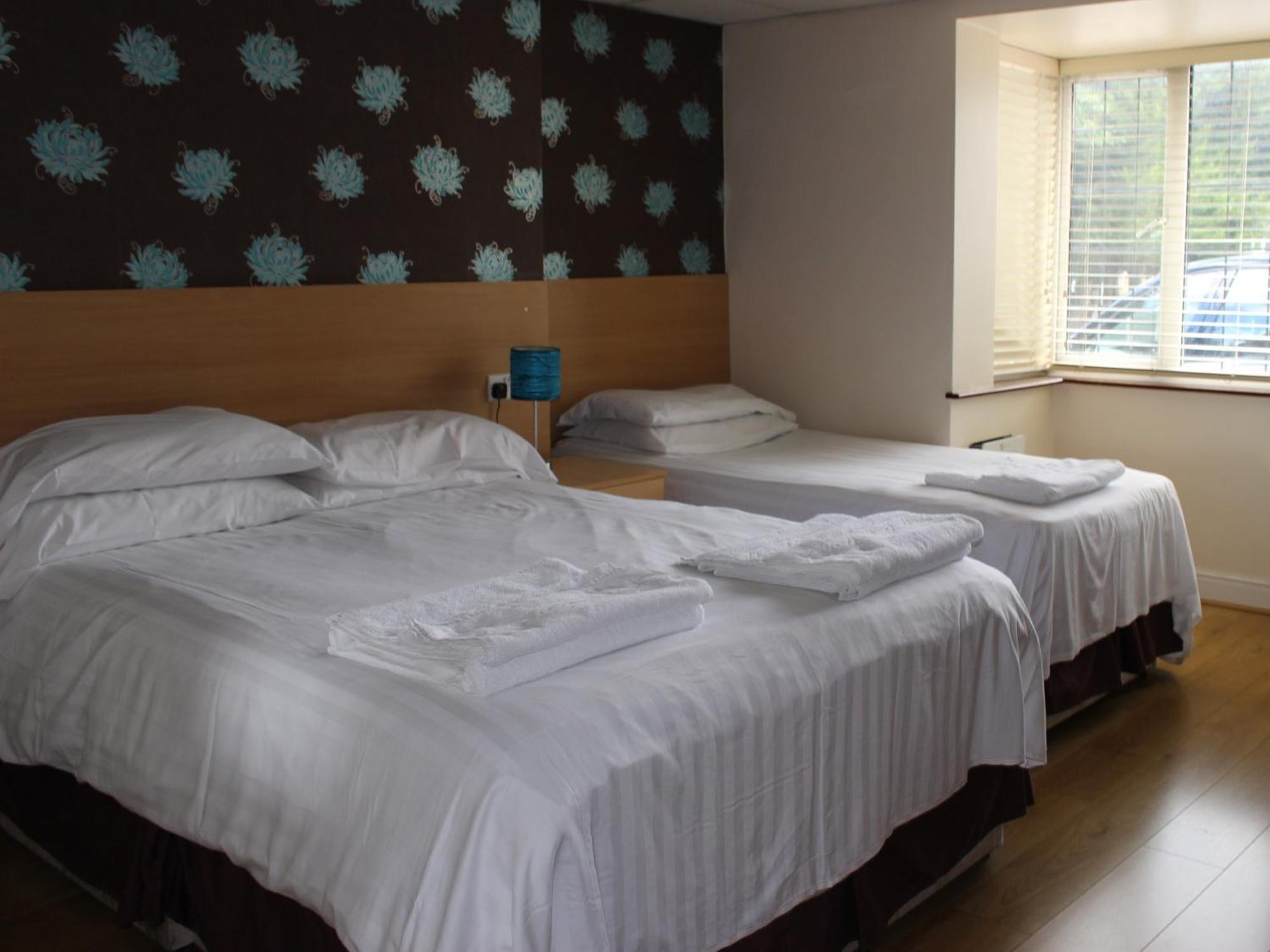 Debden Guest House Ґіллінґдон Екстер'єр фото