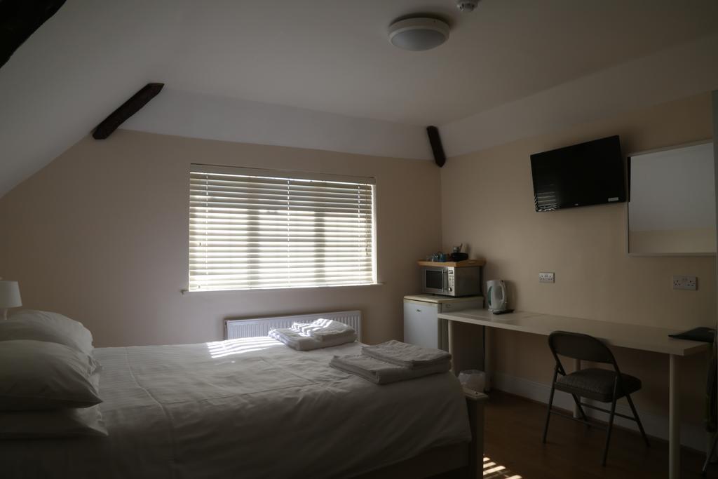 Debden Guest House Ґіллінґдон Екстер'єр фото