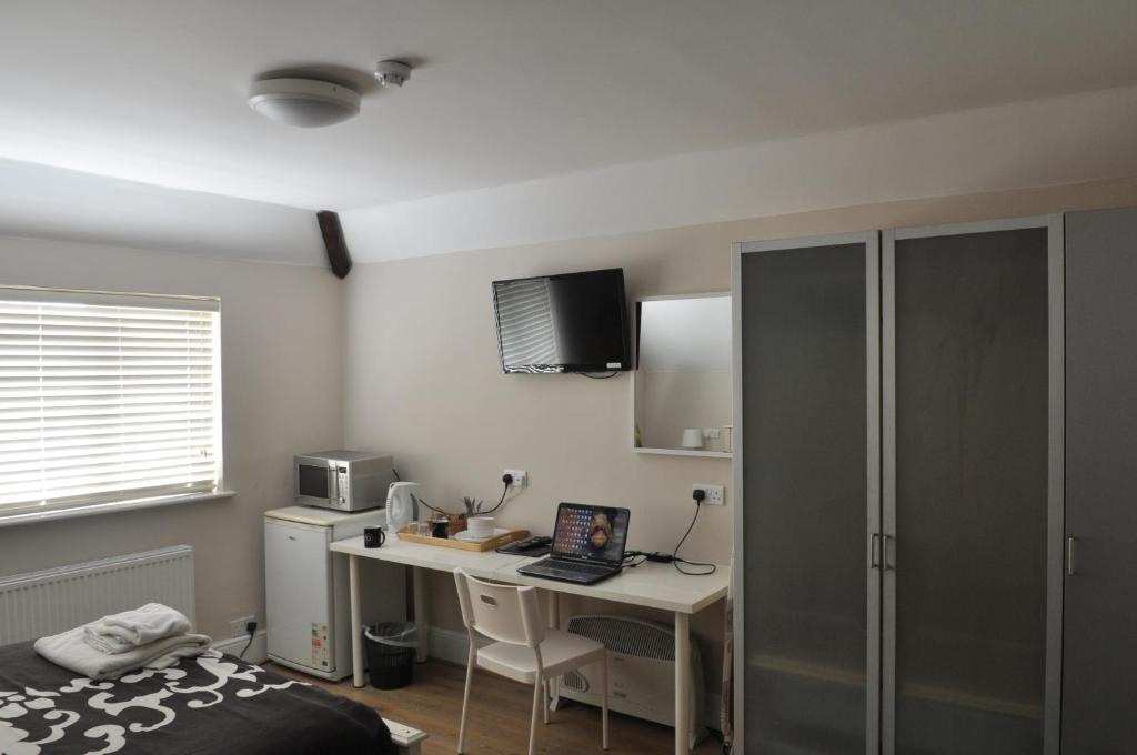 Debden Guest House Ґіллінґдон Номер фото
