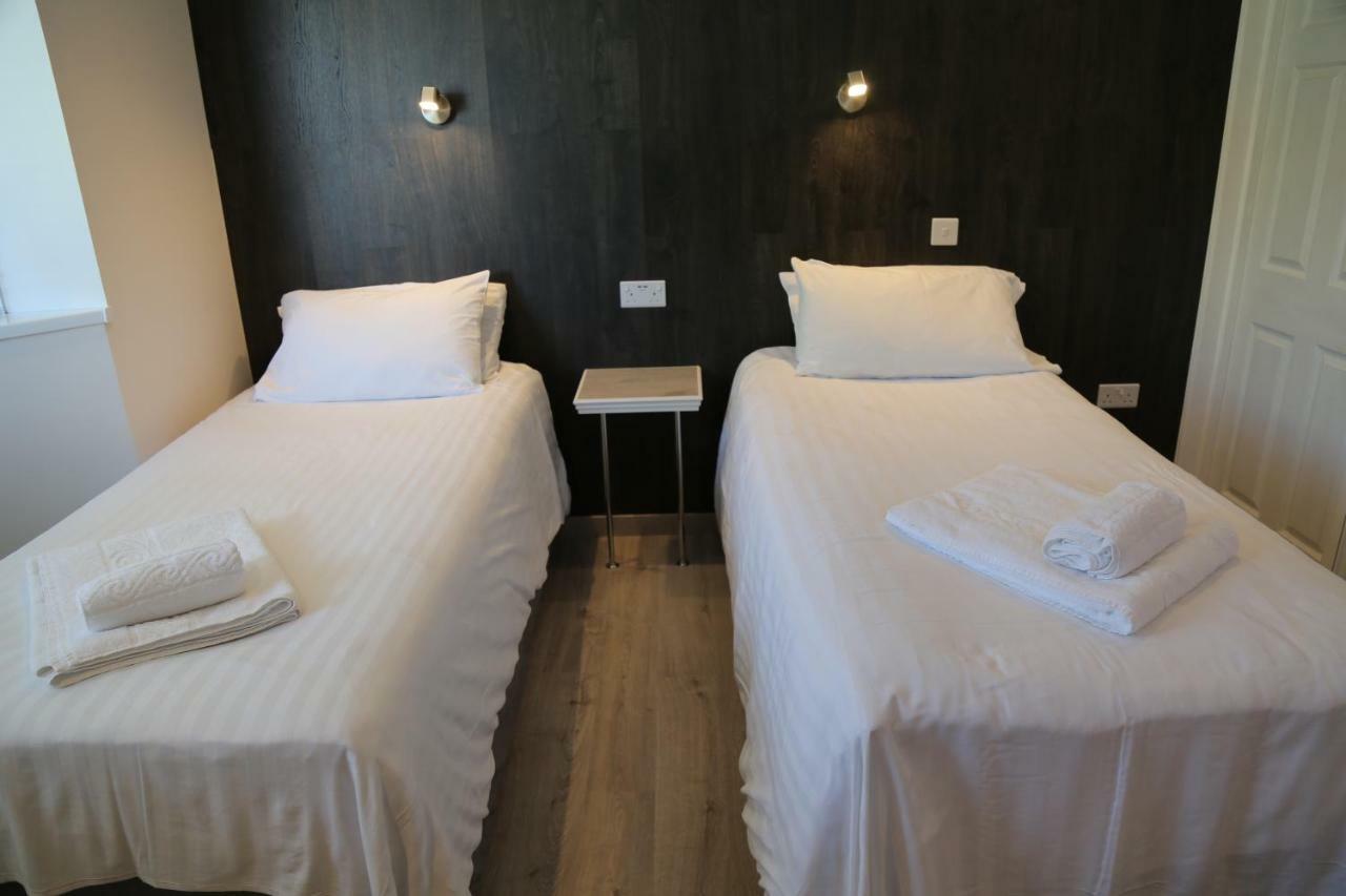 Debden Guest House Ґіллінґдон Екстер'єр фото