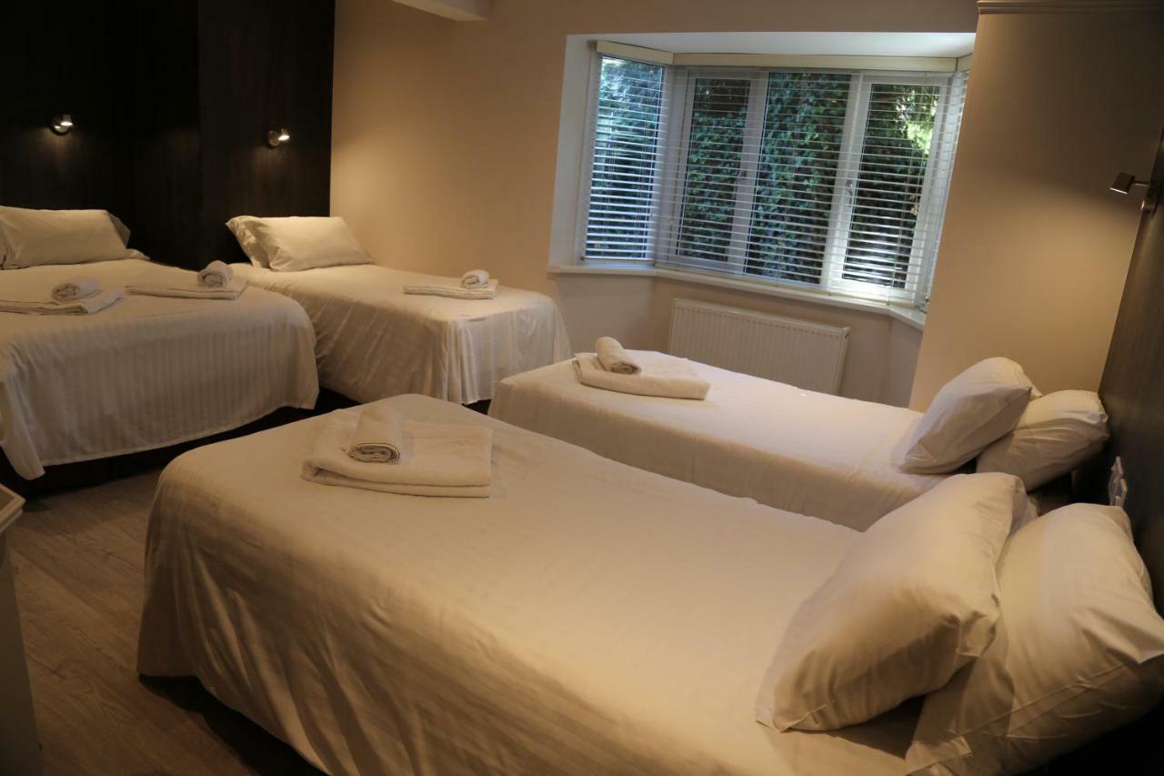 Debden Guest House Ґіллінґдон Екстер'єр фото