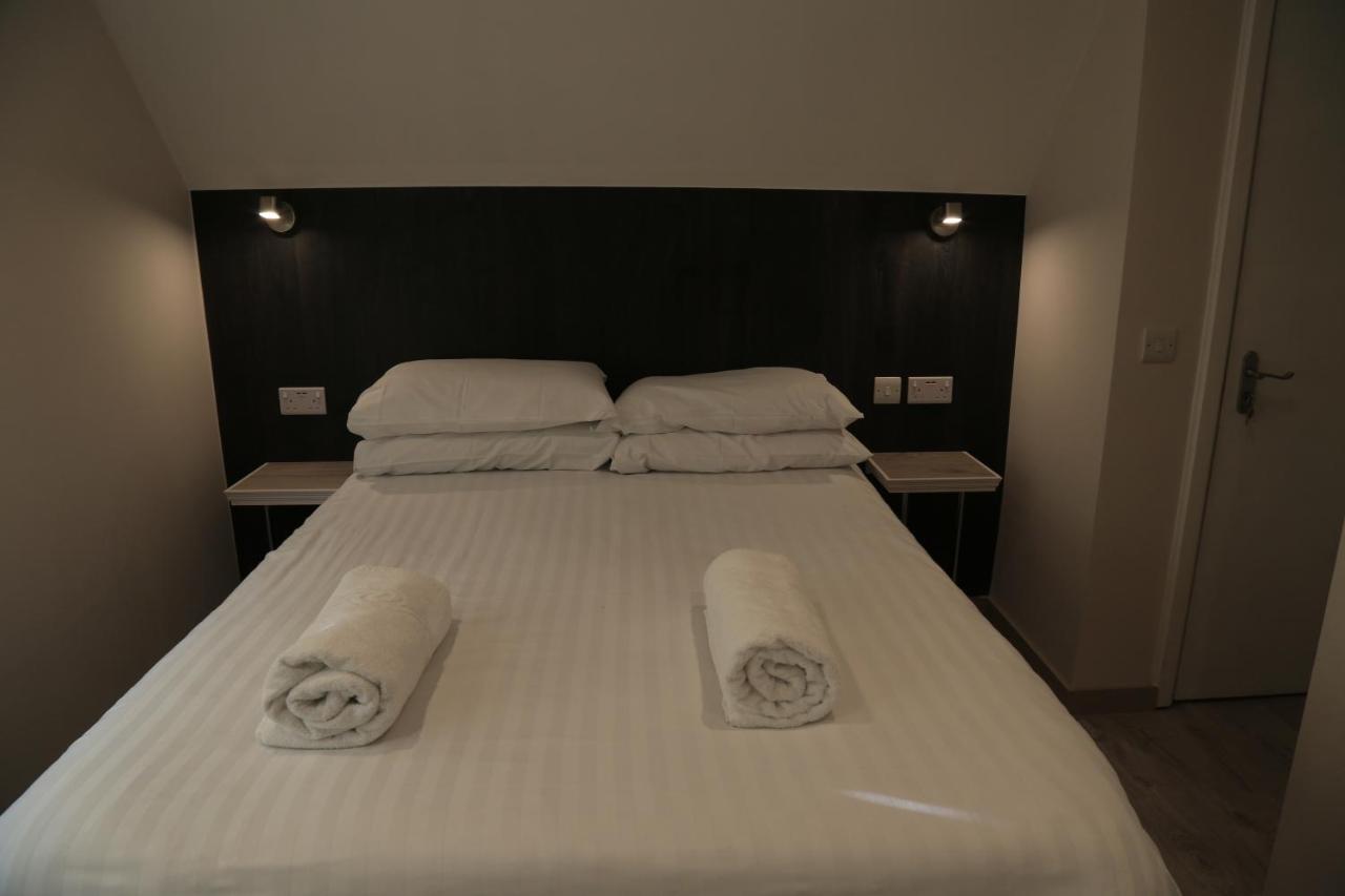 Debden Guest House Ґіллінґдон Екстер'єр фото