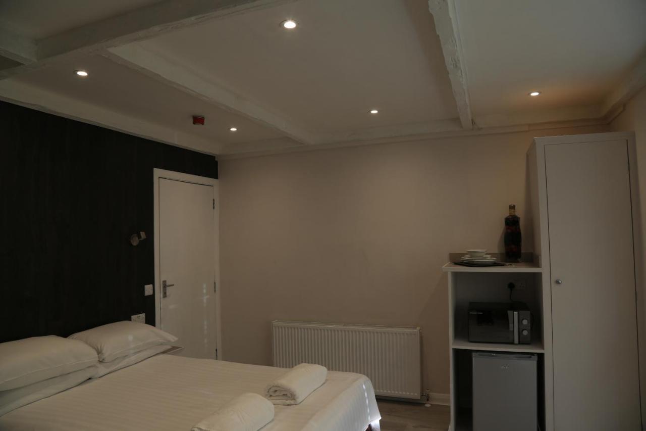Debden Guest House Ґіллінґдон Екстер'єр фото